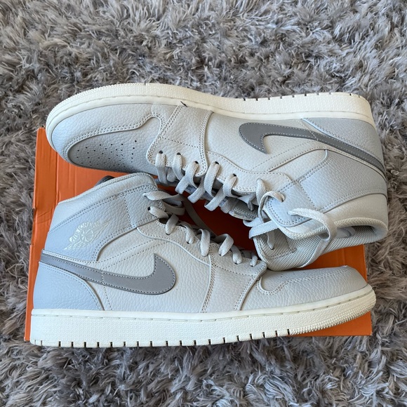 Nike Jordan 1 mid “light bone” - Picture 6 of 13